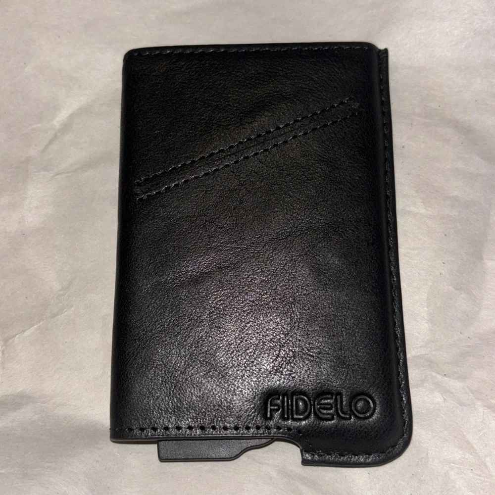 Fidelo Ultra Slim Hybrid Wallet for Men Black Leather Wallet card holder NWT